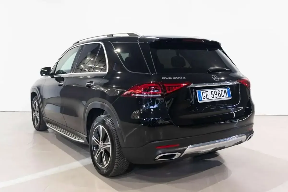 Begagnad Mercedes GLE300 Executive 245 HK (180 kW) 2021 Svart SUV