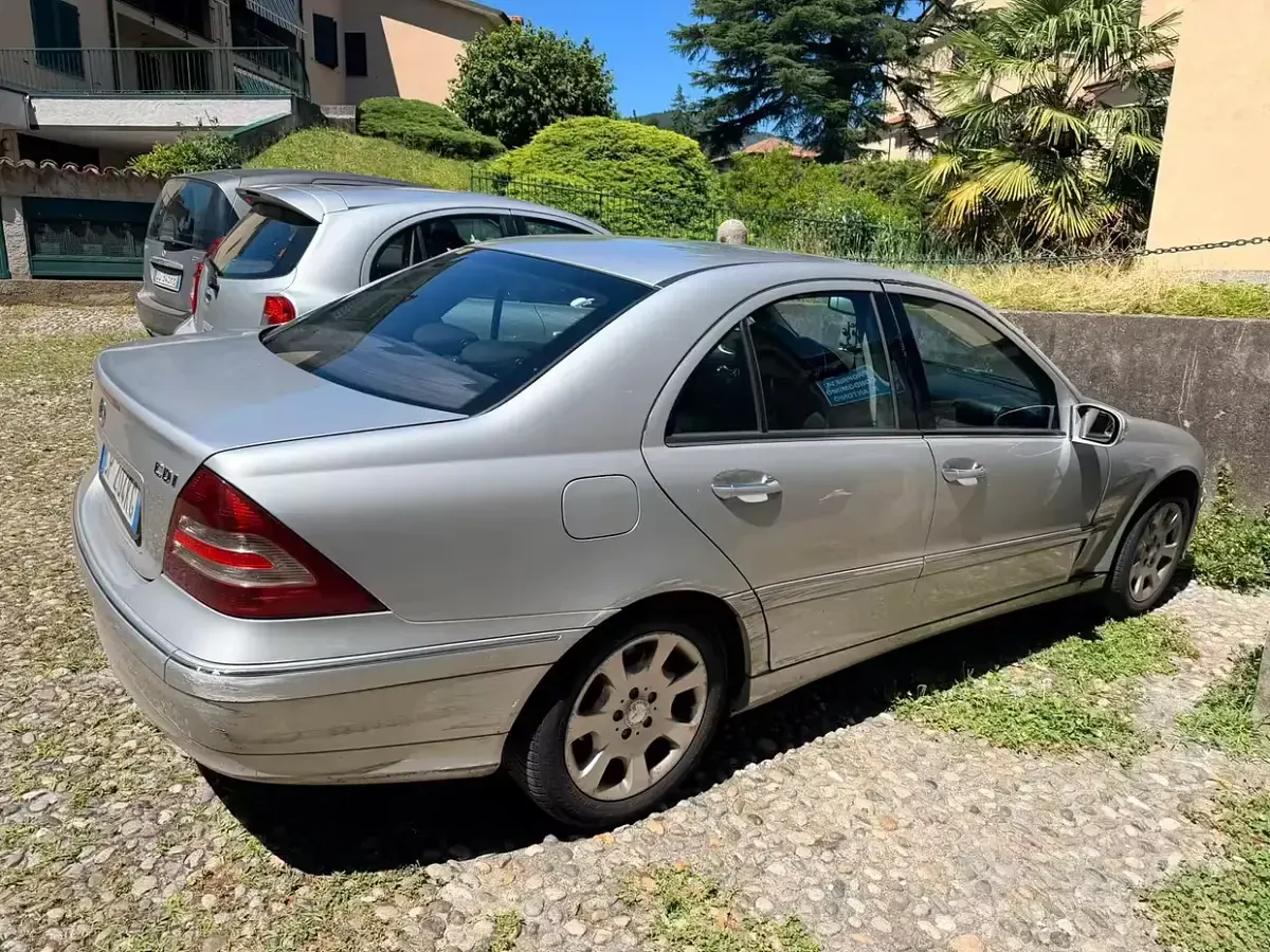 Usata Mercedes C220 150 CV (110 kW) 2005 Grigio Berlina