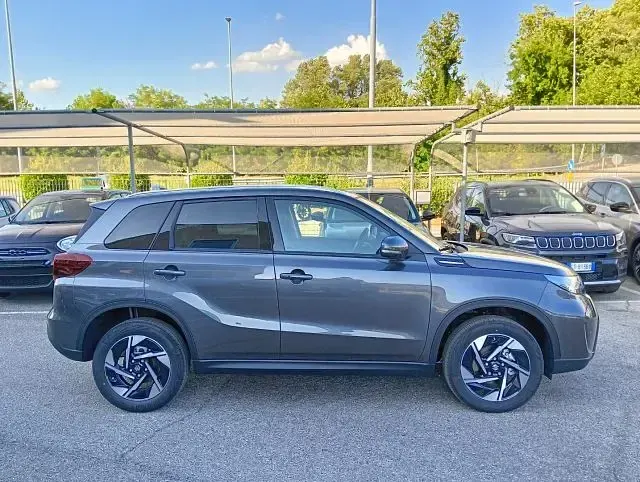 Nuova Suzuki Vitara 110 CV (80 kW) 2026 Grigio oslo metallizzato SUV