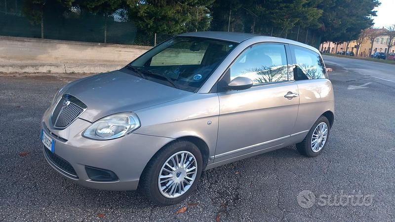 Usata Lancia Ypsilon 60 CV (44 kW) 2009 Marrone Utilitaria