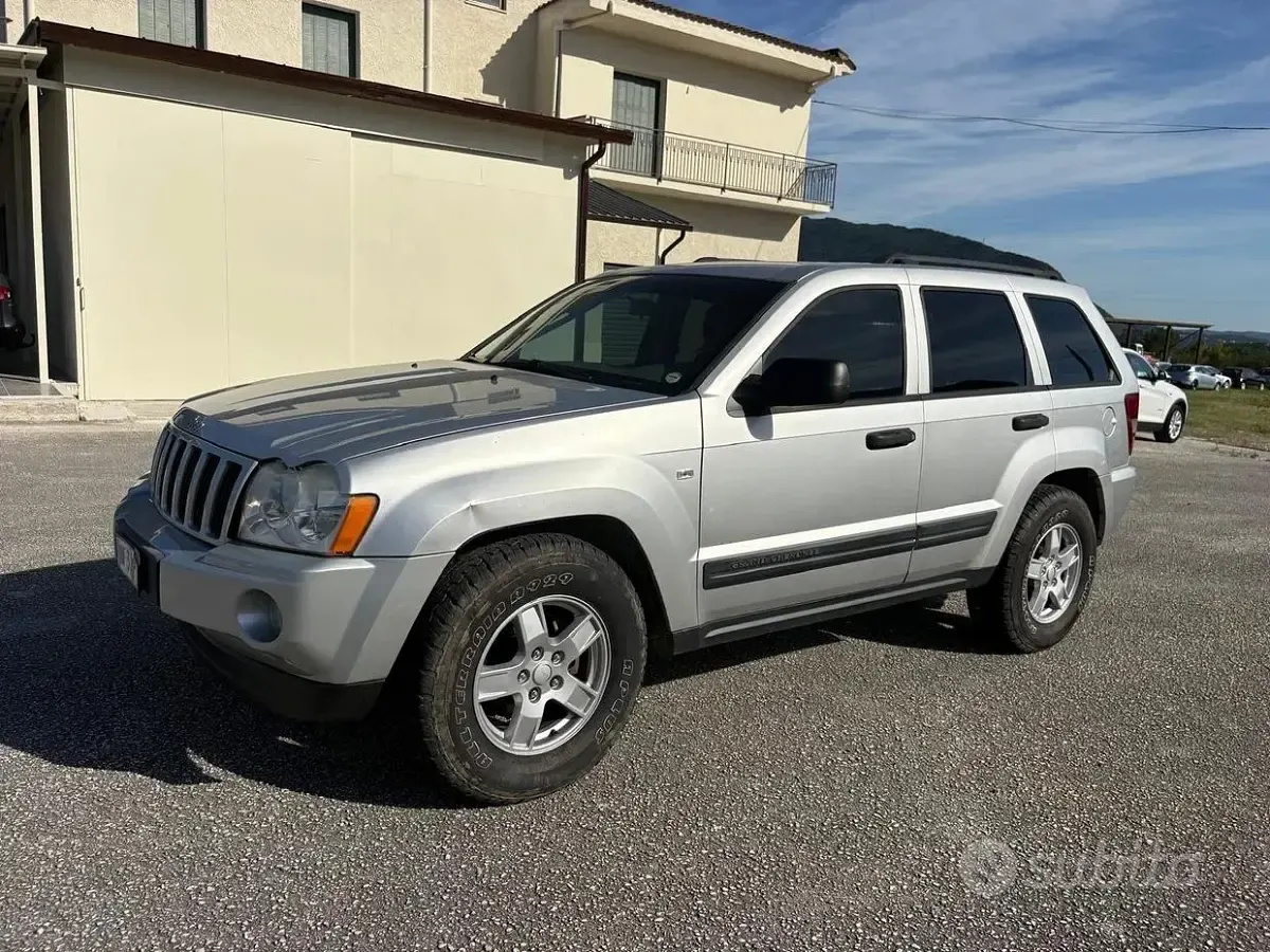 Usata Jeep Grand Cherokee Overland 218 CV (160 kW) 2006 Grigio SUV