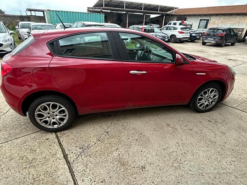 Usata Alfa Romeo Giulietta 120 CV (88 kW) 2019 Rosso Utilitaria