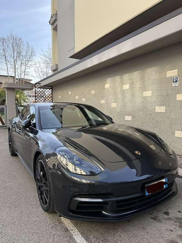 Usata Porsche Panamera 449 CV (330 kW) 2019 Grigio Utilitaria