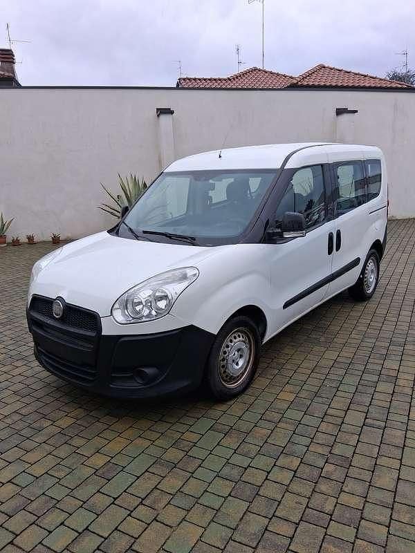 Usata Fiat Doblò 120 CV (88 kW) 2011 Bianco Monovolume