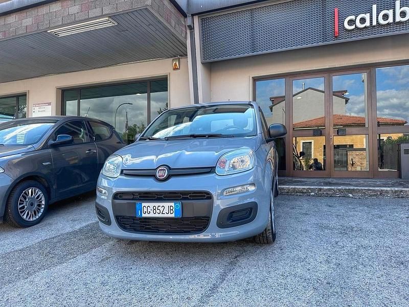 Grigio Usata 2021 Fiat Panda Due volumi | 12.490 € (Molto cara) - Immagine 1/4
