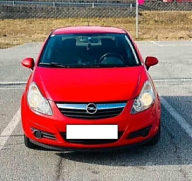 Usata Opel Corsa Edition 65 CV (47 kW) 2013 Rosso Berlina