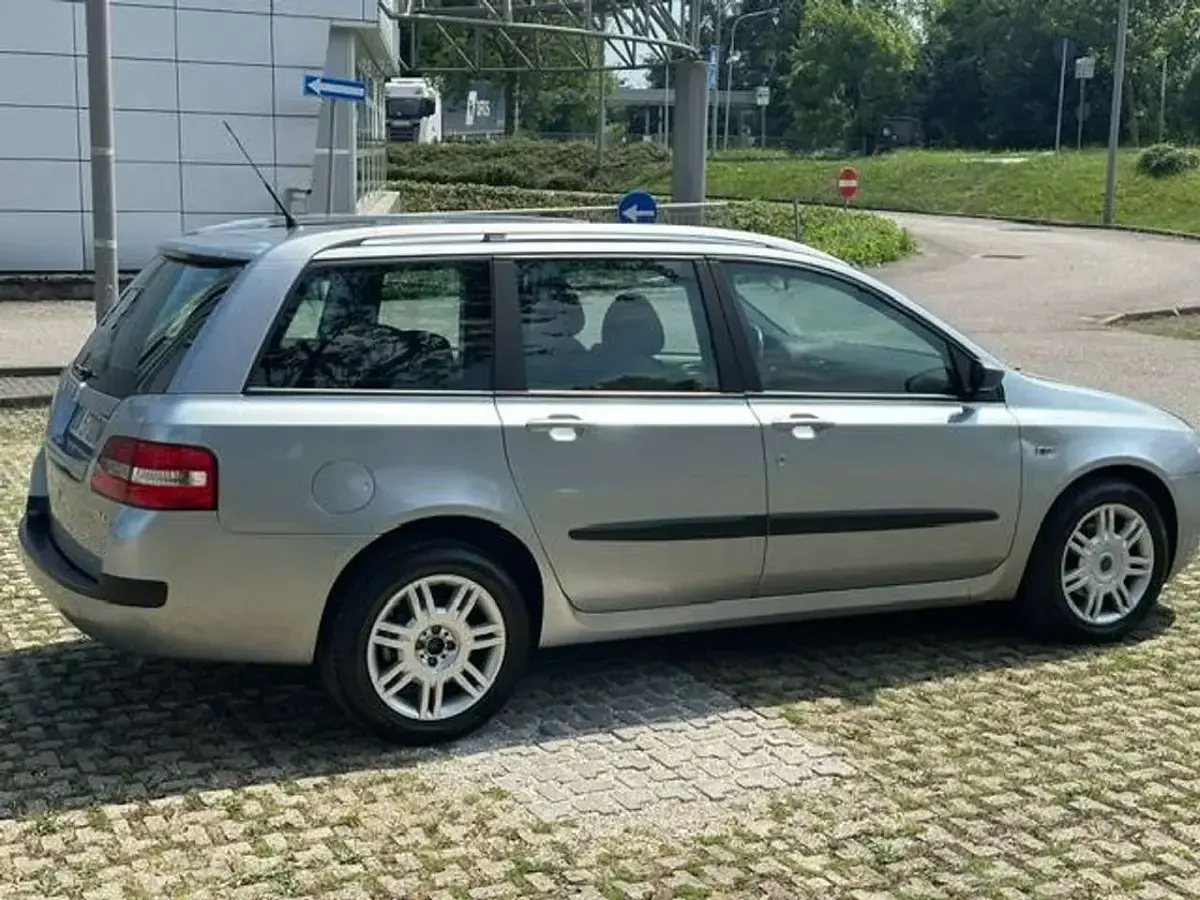 Usata Fiat Stilo 103 CV (75 kW) 2006 Argento Station wagon