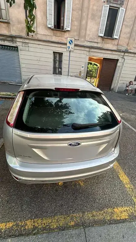 Usata Ford Focus 115 CV (84 kW) 2010 Grigio Berlina