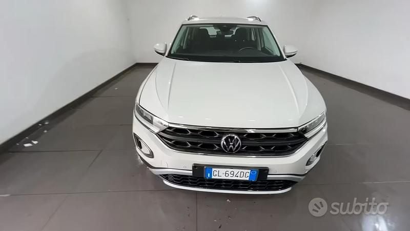 Usata VW T-Roc Life 110 CV (80 kW) 2023 Grigio SUV
