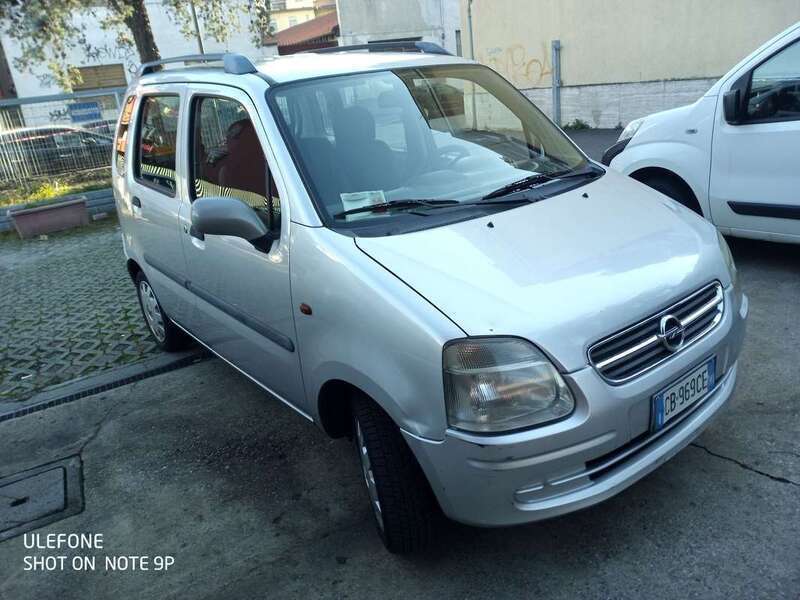 Usato 2002 Opel Agila 1.0 Benzin 58 CV (2.600 €)