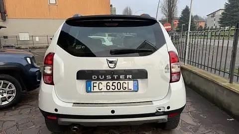 Usata Dacia Duster Lauréate 125 CV (91 kW) 2016 Bianco SUV
