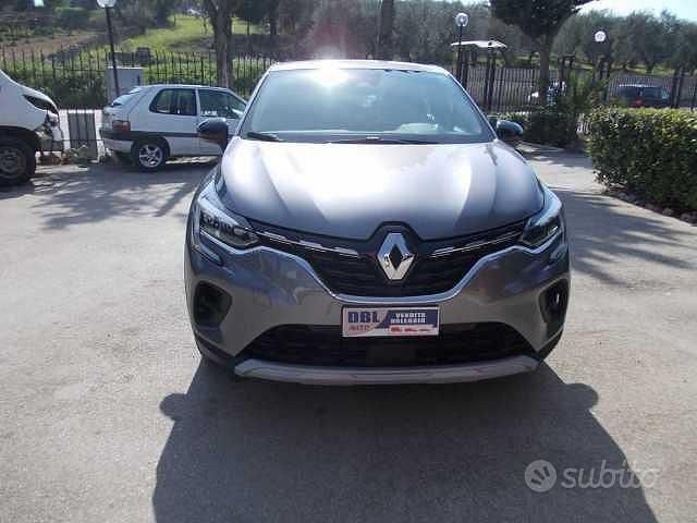 Usata Renault Captur 116 CV (85 kW) 2021 Grigio SUV