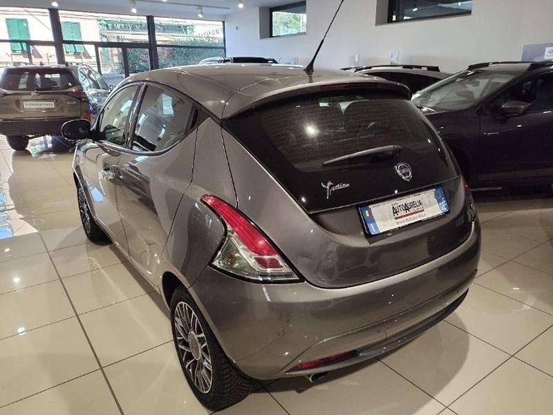Usata Lancia Ypsilon Gold 69 CV (50 kW) 2018 Grigio Utilitaria