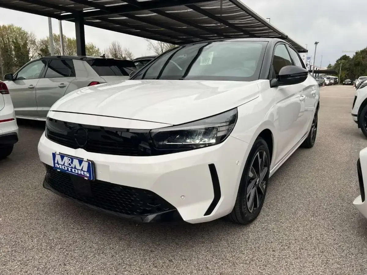Usata Opel Corsa 101 CV (74 kW) 2025 Bianco Utilitaria