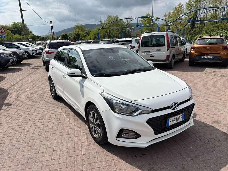Usata Hyundai i20 73 CV (53 kW) 2019 Bianco Utilitaria