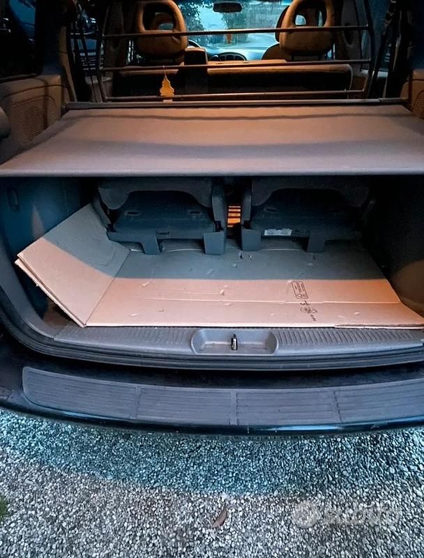 Usata Chrysler Voyager 150 CV (110 kW) 2004 Nero Monovolume