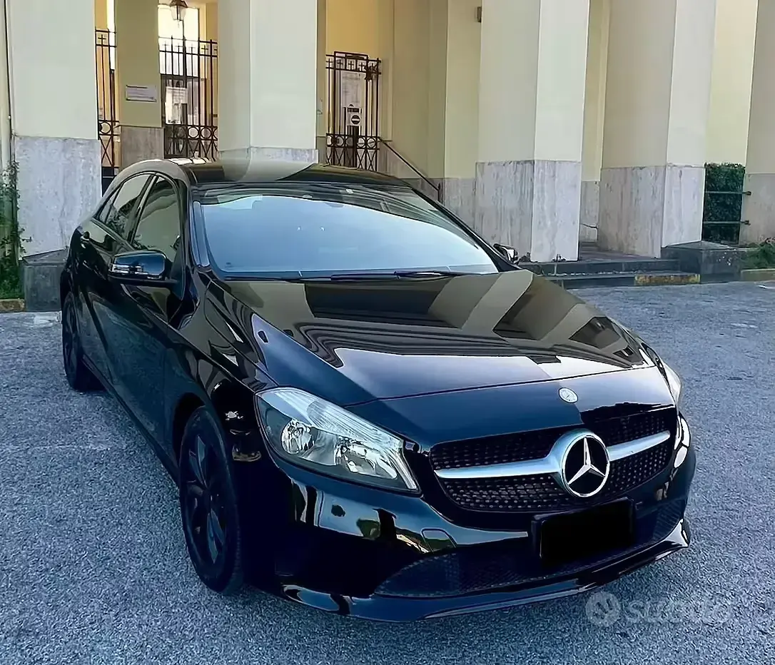Usata Mercedes A180 109 CV (80 kW) 2017 Nero Berlina