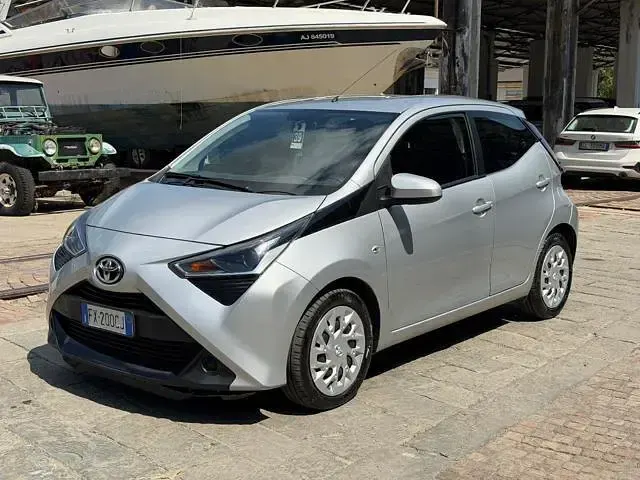 Usata Toyota Aygo Business Edition 72 CV (52 kW) 2019 Argento Utilitaria