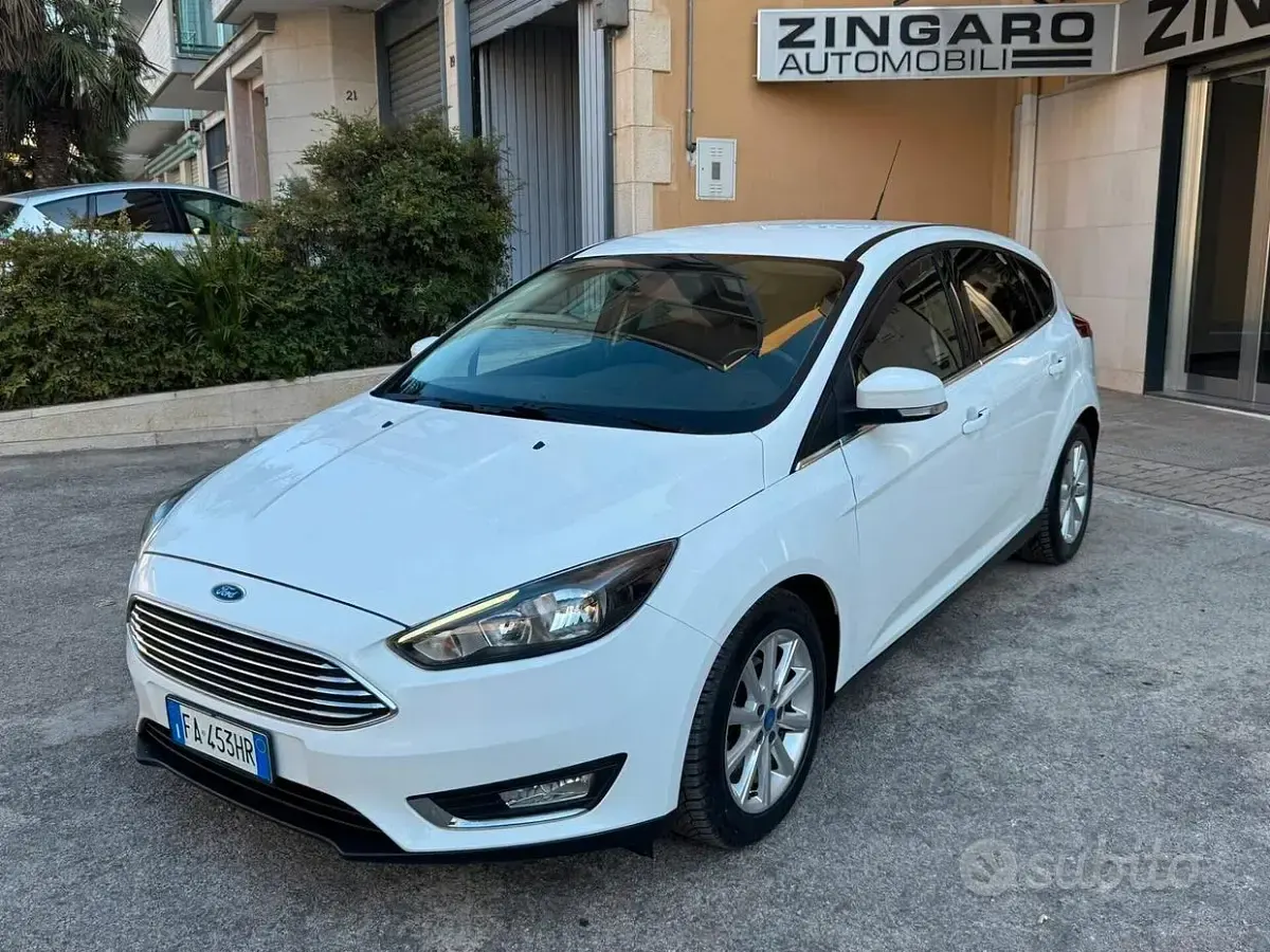 Usata Ford Focus Titanium 120 CV (88 kW) 2015 Bianco Berlina