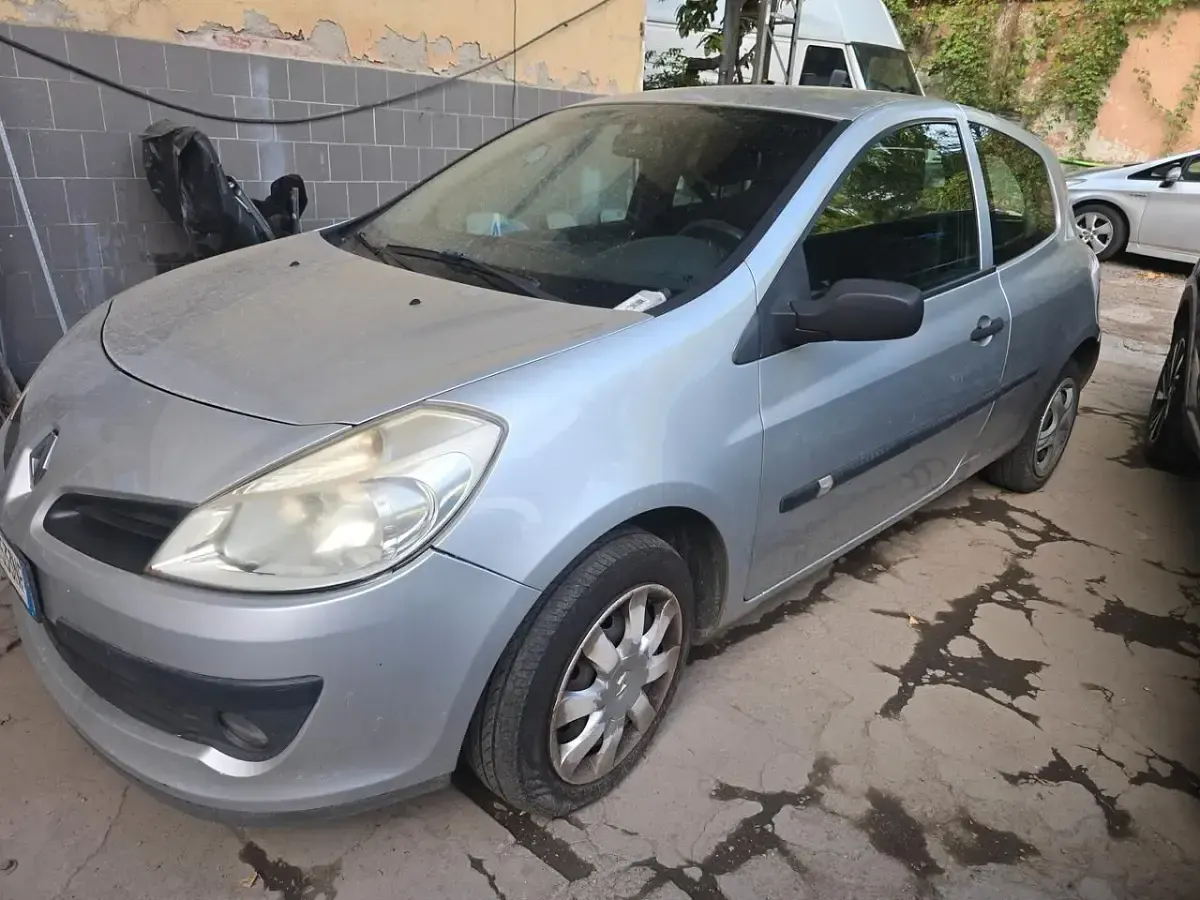 Usata Renault Clio II 75 CV (55 kW) 2007 Grigio Furgone