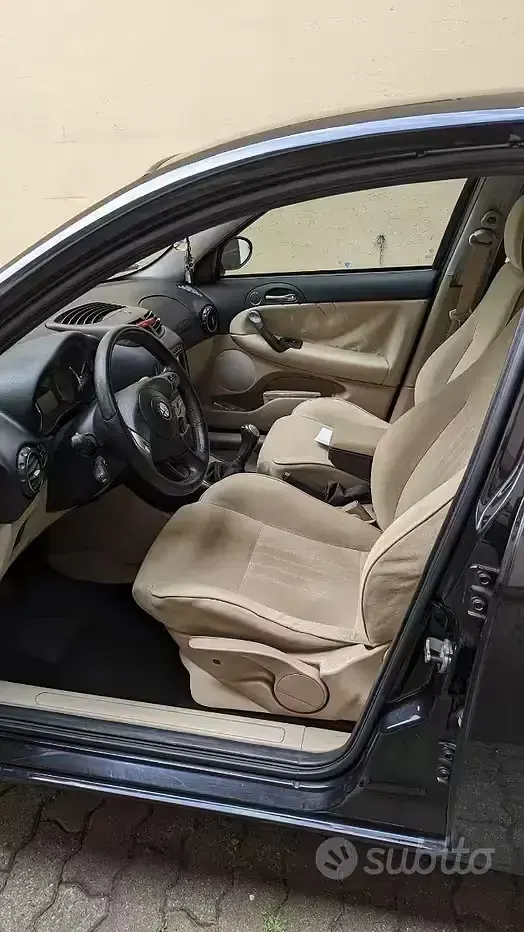 Usata Alfa Romeo 147 120 CV (88 kW) 2007 Nero Utilitaria