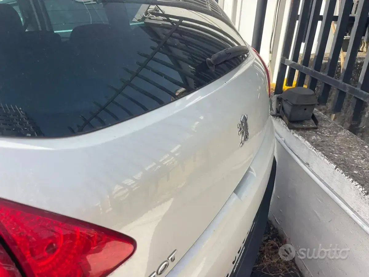 Usata Peugeot 3008 Premium 150 CV (110 kW) 2011 Bianco Station wagon