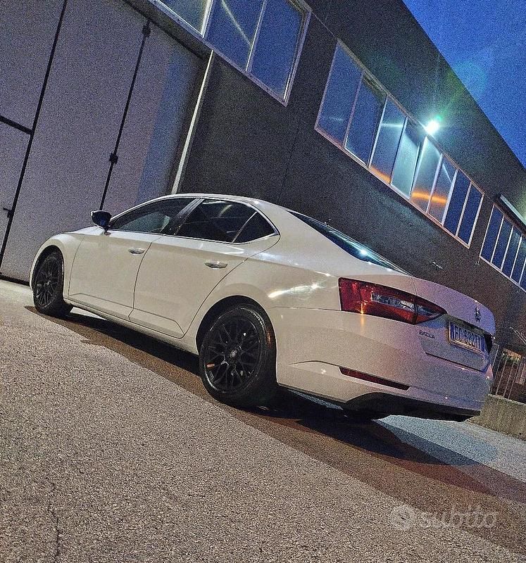 Usata Skoda Superb Executive 150 CV (110 kW) 2016 Bianco Berlina