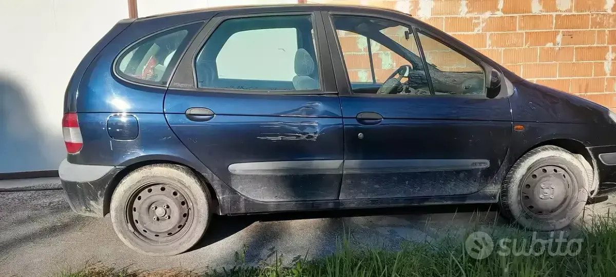 Usata Renault Mégane II 107 CV (78 kW) 2004 Blu Berlina