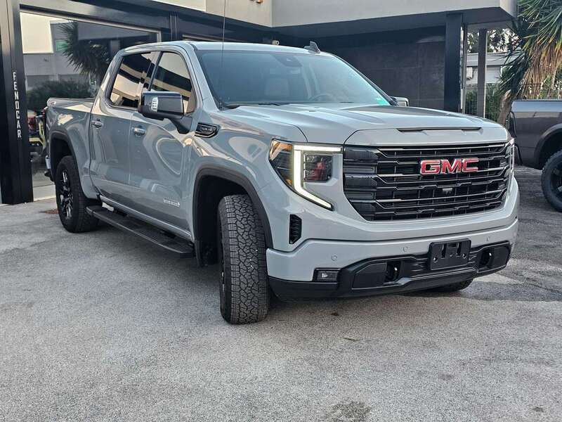 Usata GMC Sierra 360 CV (264 kW) 2024 Grigio perlato Pick-up