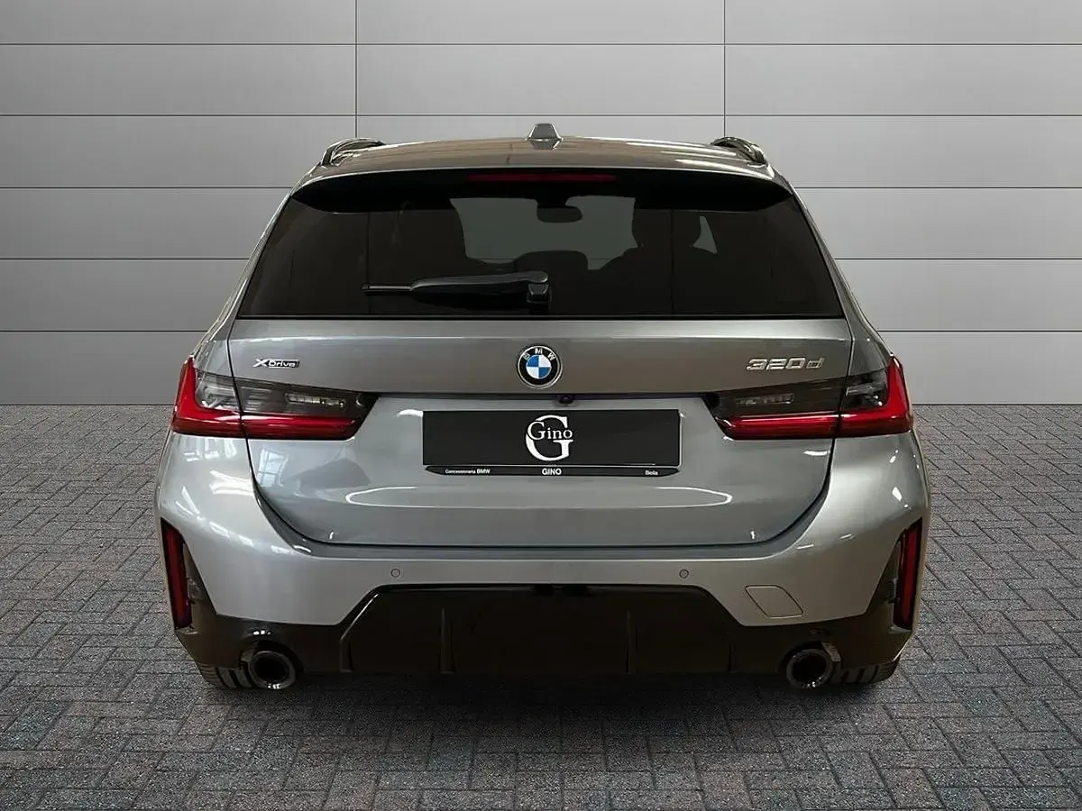 Usata BMW 320e M Sport 190 CV (139 kW) 2024 Grigio Station wagon