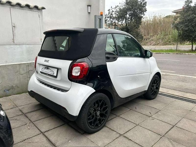 Usata Smart ForTwo Electric Drive Passion 41 kW (56 CV) 2019 Bianco Cabrio