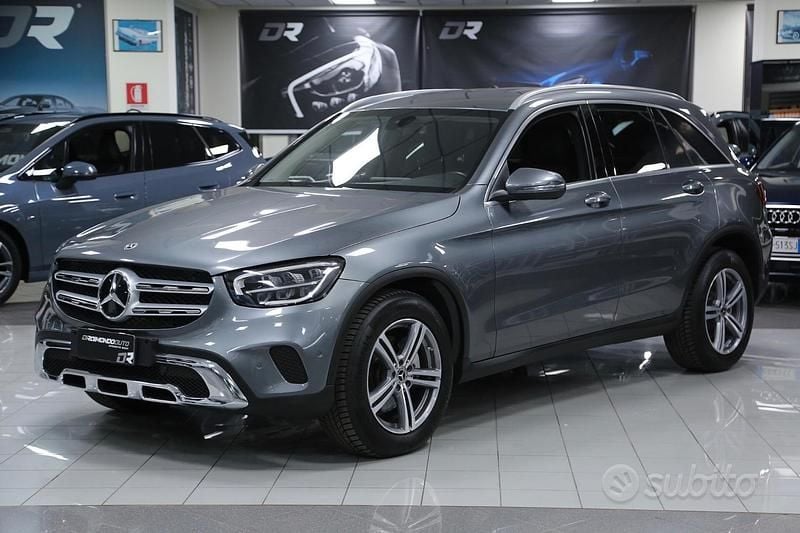 Grigio Usata 2021 Mercedes GLC220 SUV | 32.500 € (Buon prezzo) - Immagine 1/4