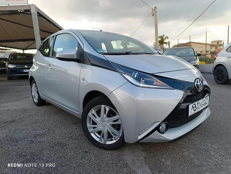 Usata Toyota Aygo Cool 69 CV (50 kW) 2017 Argento Utilitaria