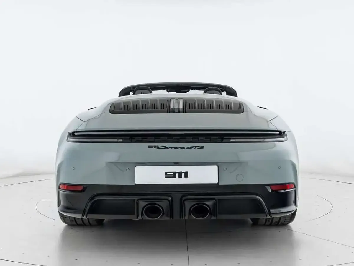 Usata Porsche 992 541 CV (397 kW) 2026 Shade green metallizzato/capot Cabrio