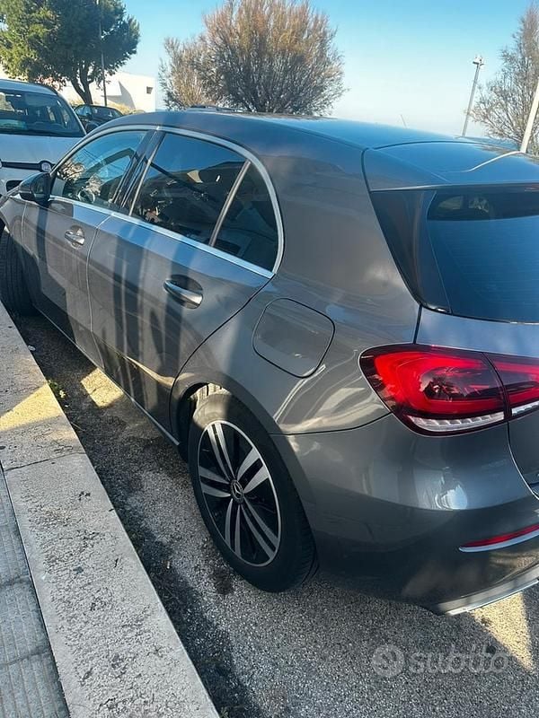 Occasion Mercedes A180 136 ch (100 kW) 2021 Gris Berline