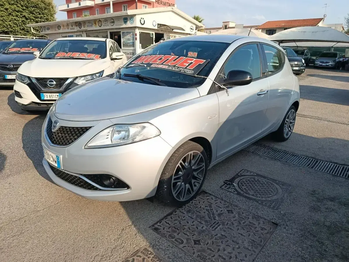 Usata Lancia Ypsilon S 95 CV (69 kW) 2016 Argento Utilitaria