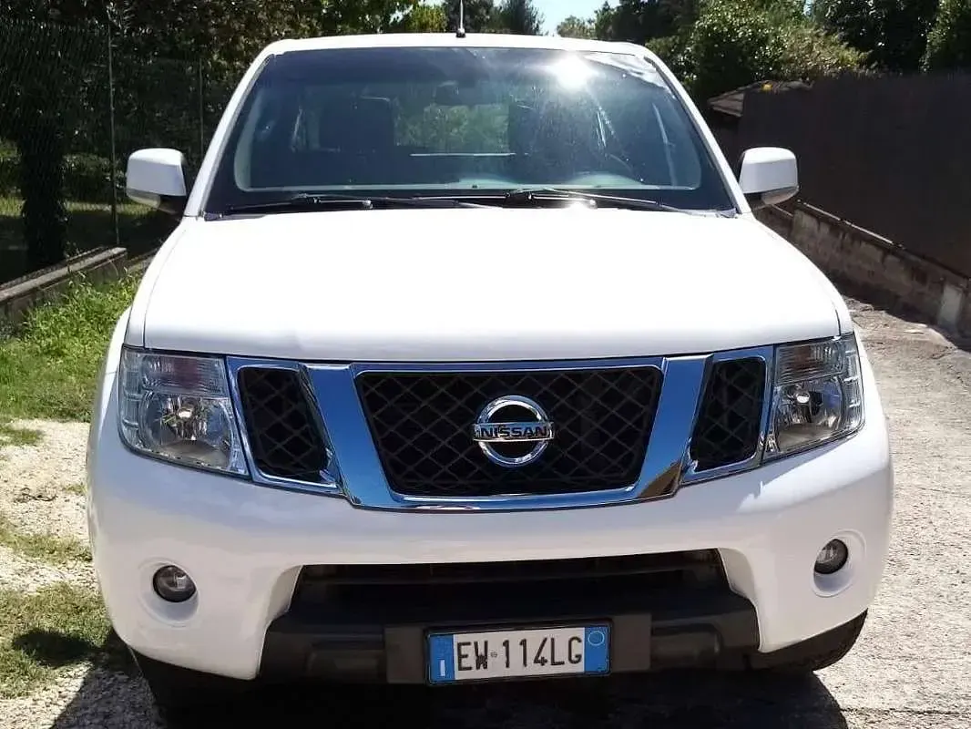 Usata Nissan Navara 190 CV (139 kW) 2015 Bianco Pick-up