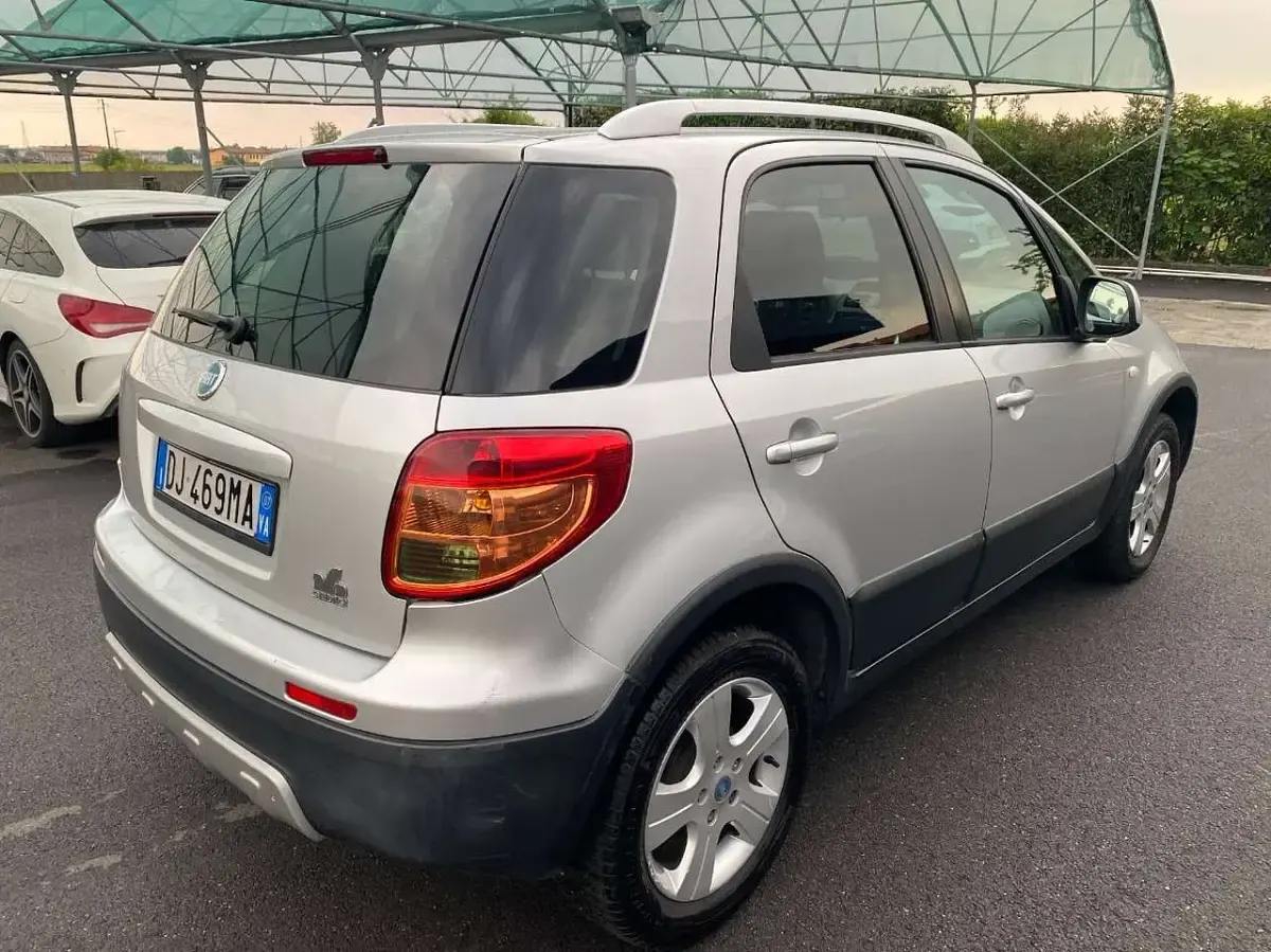 Usata Fiat Sedici Dynamic 107 CV (78 kW) 2007 Argento SUV
