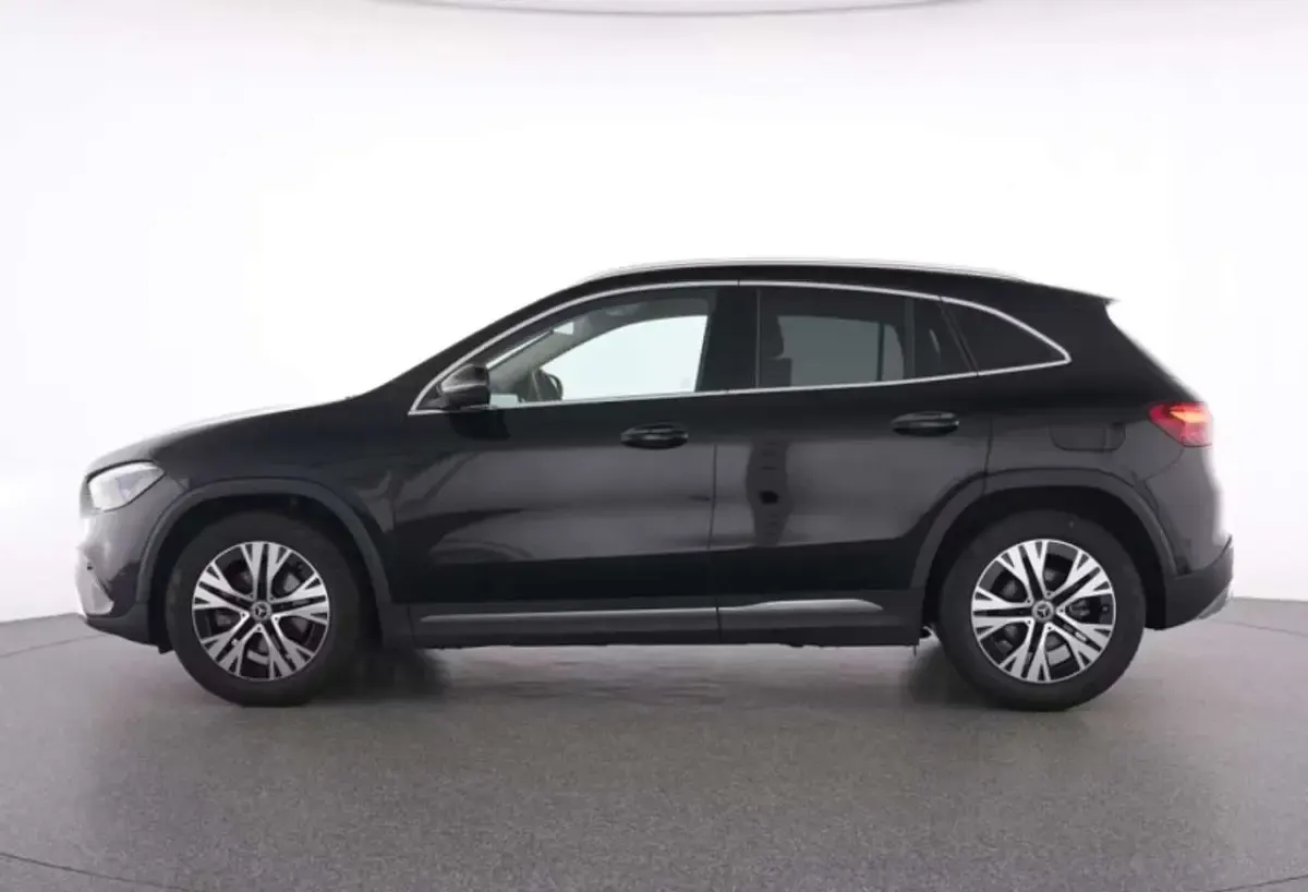 Usata Mercedes GLA180 Advanced Plus 116 CV (85 kW) 2024 Nero SUV