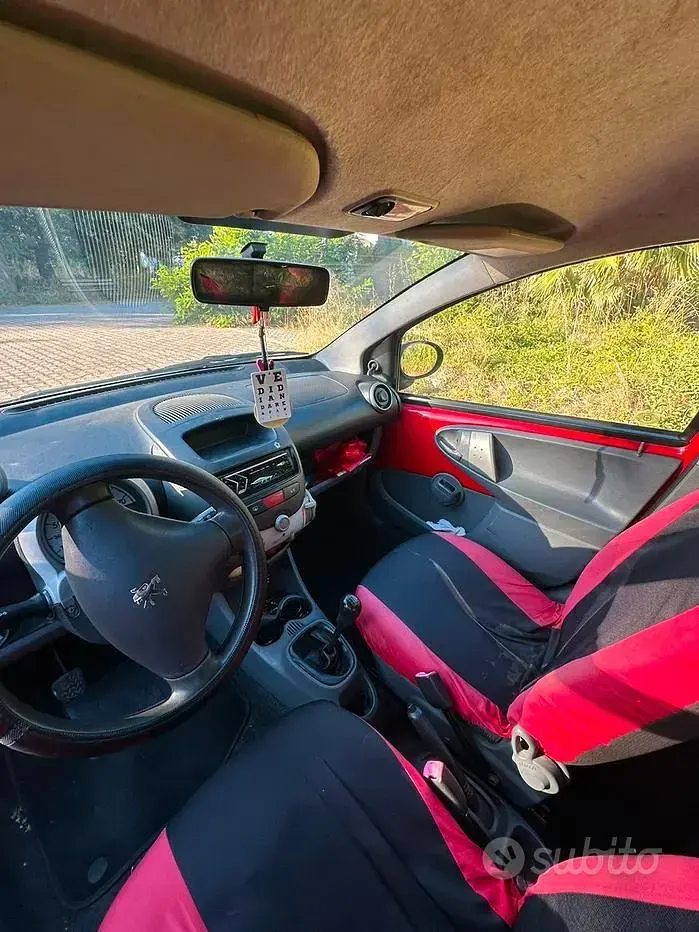 Usata Peugeot 107 68 CV (50 kW) 2007 Rosso Utilitaria
