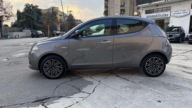 Usata Lancia Ypsilon Silver 69 CV (50 kW) 2022 Grigio Utilitaria