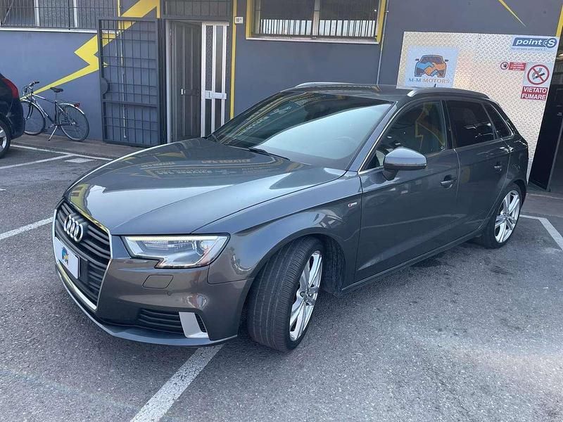 Grigio Usata 2018 Audi A3 Sportback Sport Due volumi | 12.299 € (Ottimo prezzo) - Immagine 1/4