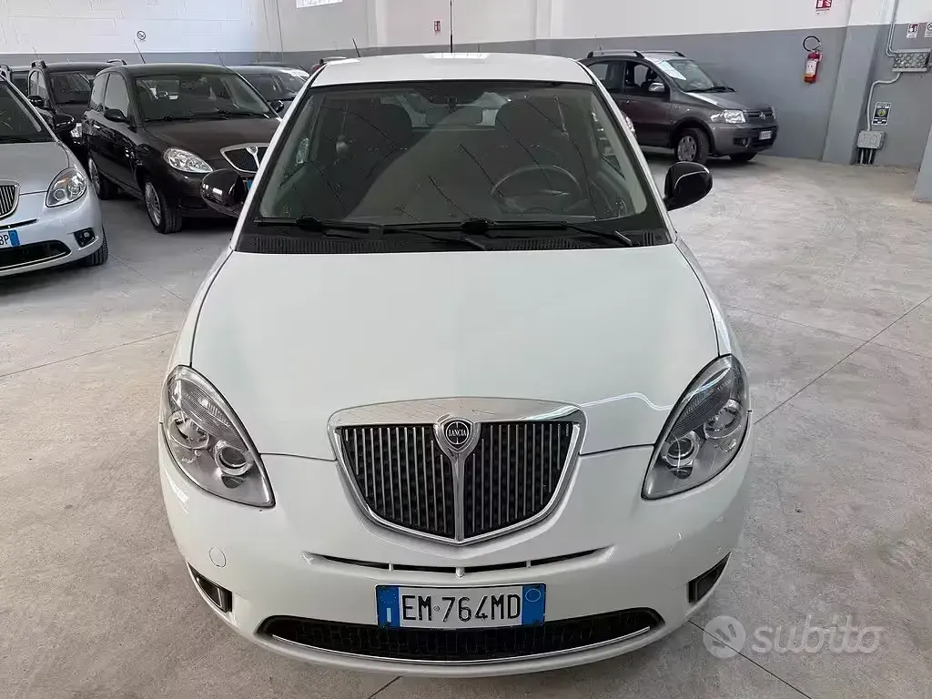 Usata Lancia Ypsilon 69 CV (50 kW) 2012 Bianco Utilitaria