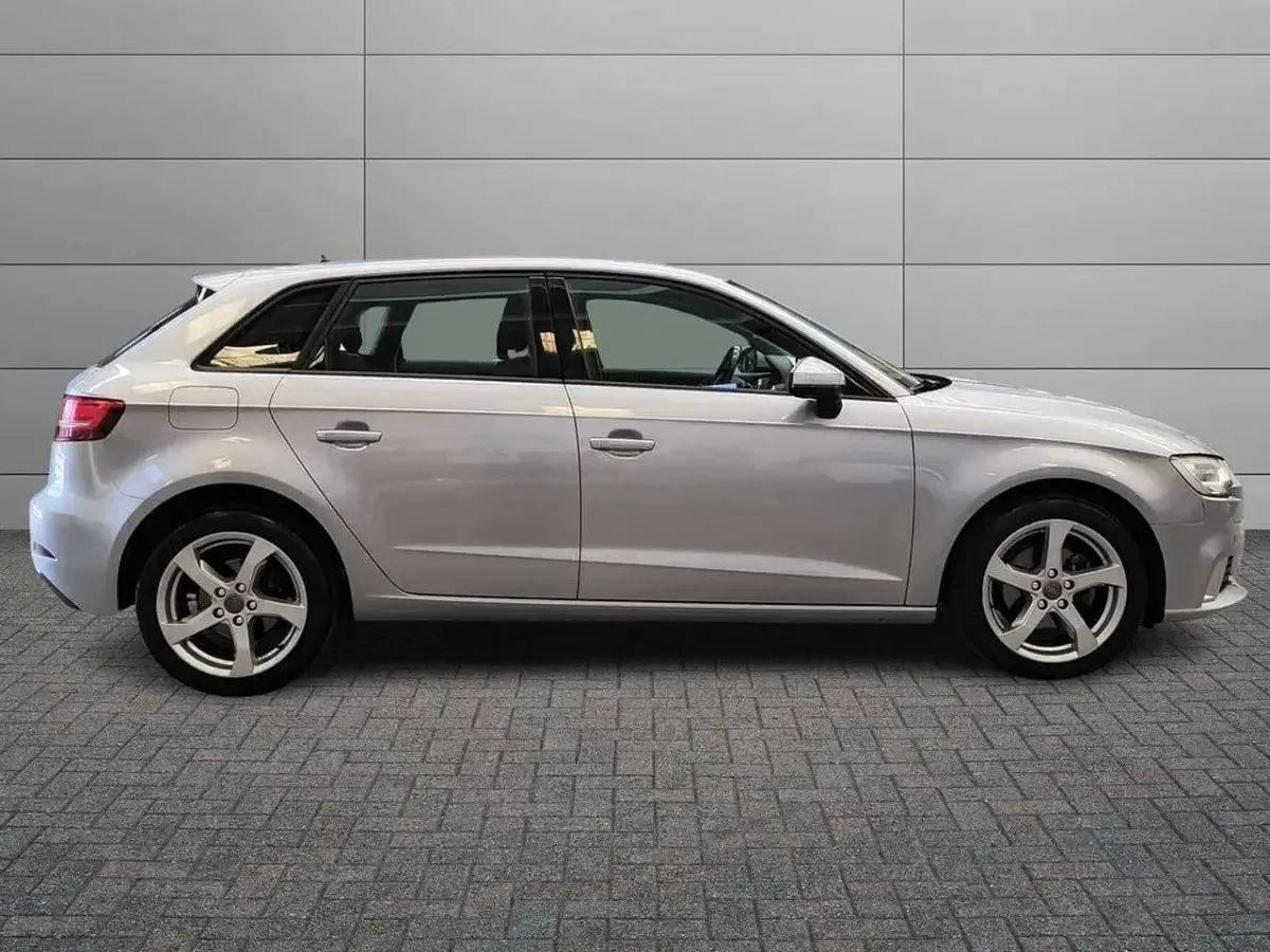 Usata Audi A3 Business 116 CV (85 kW) 2019 Nero carbonio Berlina