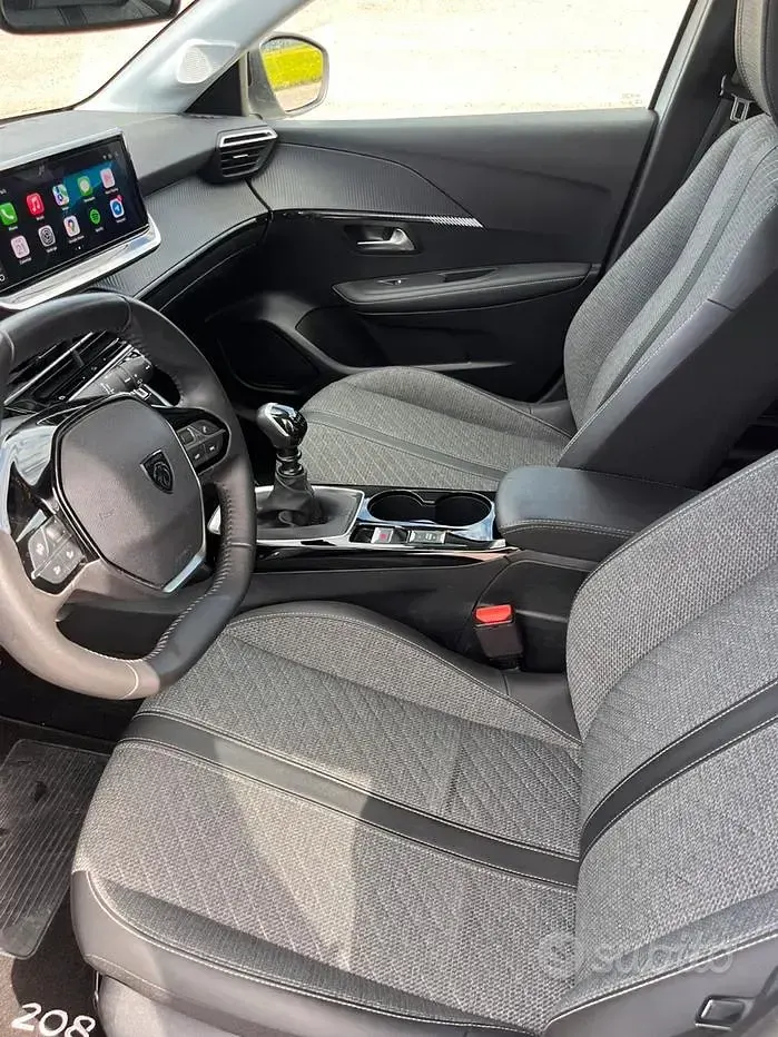 Usata Peugeot 208 Allure 101 CV (74 kW) 2024 Bianco Utilitaria