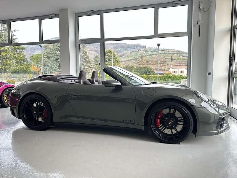 Usata Porsche 911 Carrera 4 Cabriolet 480 CV (353 kW) 2024 Verde aventurine Cabrio