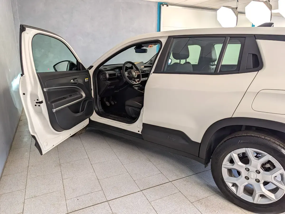 Usata Jeep Avenger Altitude 101 CV (74 kW) 2024 Bianco SUV