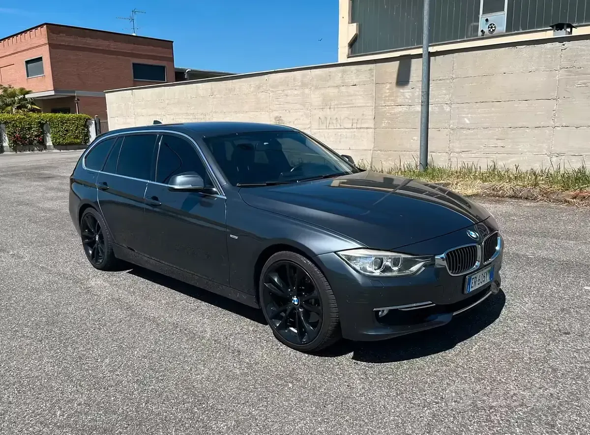 Usata BMW 330 Luxury Line 258 CV (189 kW) 2013 Station wagon