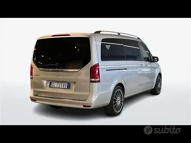 Usata Mercedes V220 Premium 163 CV (119 kW) 2022 Grigio chiaro Monovolume