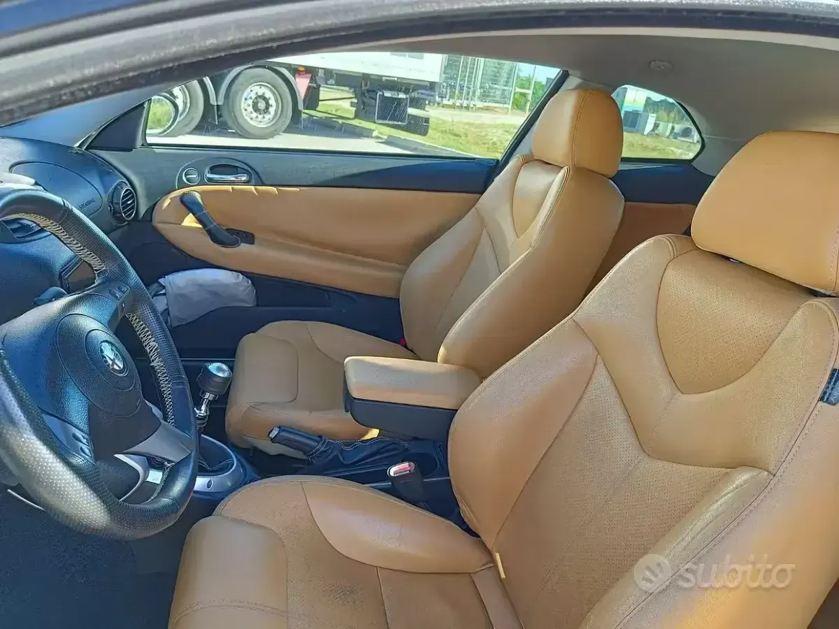 Usata Alfa Romeo GT 150 CV (110 kW) 2008 Nero Coupé
